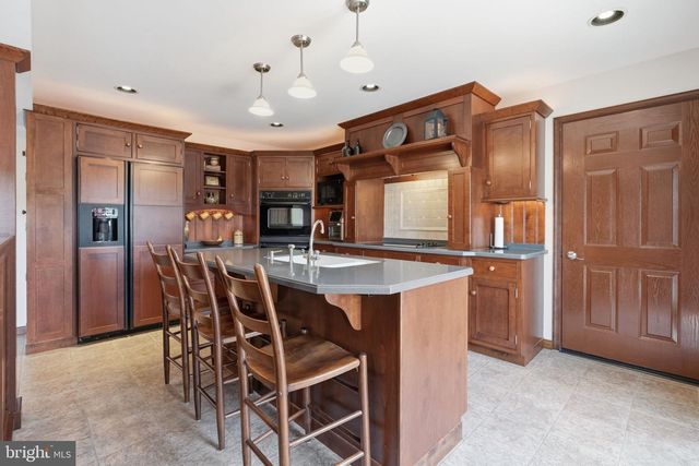 63 W LINFIELD TRAPPE RD, Royersford, PA 19468