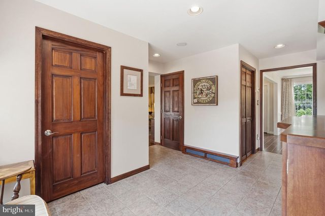 63 W LINFIELD TRAPPE RD, Royersford, PA 19468