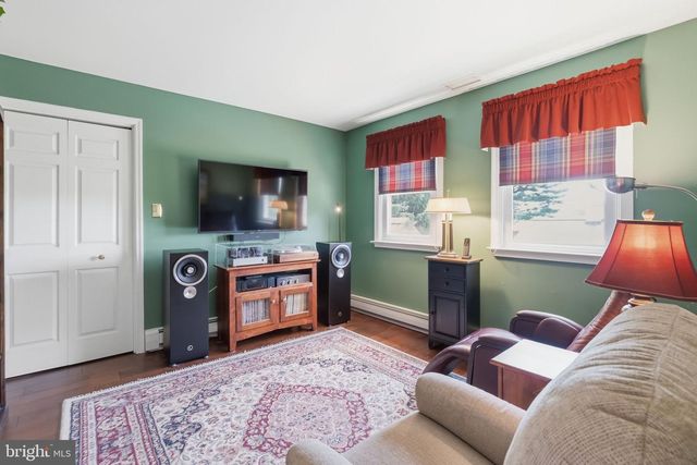 63 W LINFIELD TRAPPE RD, Royersford, PA 19468