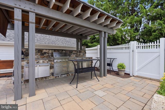 63 W LINFIELD TRAPPE RD, Royersford, PA 19468