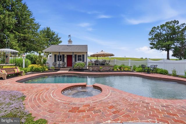 63 W LINFIELD TRAPPE RD, Royersford, PA 19468