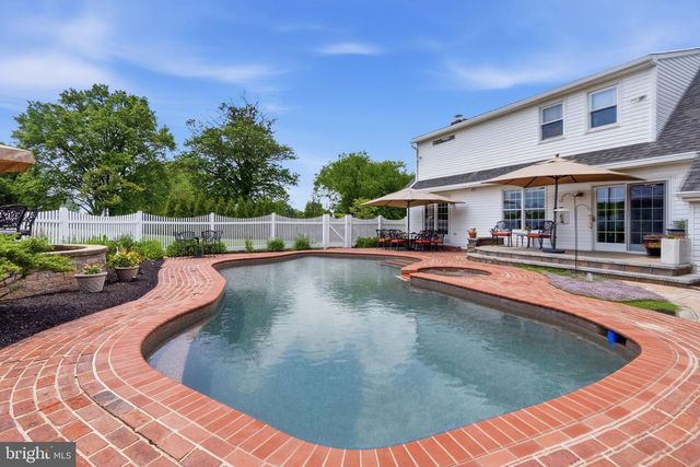 63 W LINFIELD TRAPPE RD, Royersford, PA 19468