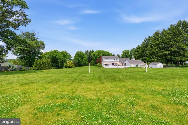 63 W LINFIELD TRAPPE RD, Royersford, PA 19468