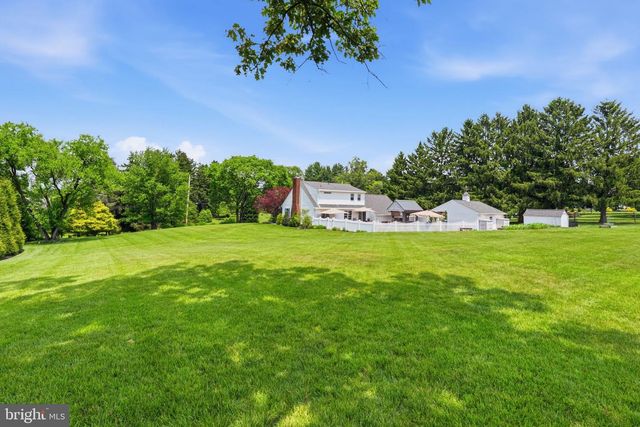63 W LINFIELD TRAPPE RD, Royersford, PA 19468