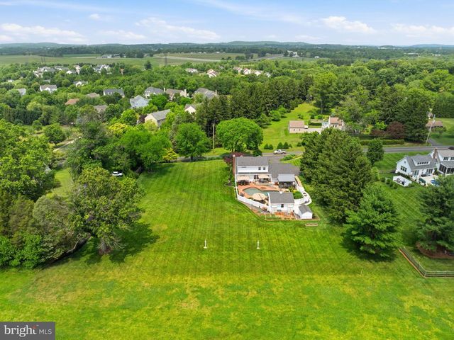 63 W LINFIELD TRAPPE RD, Royersford, PA 19468