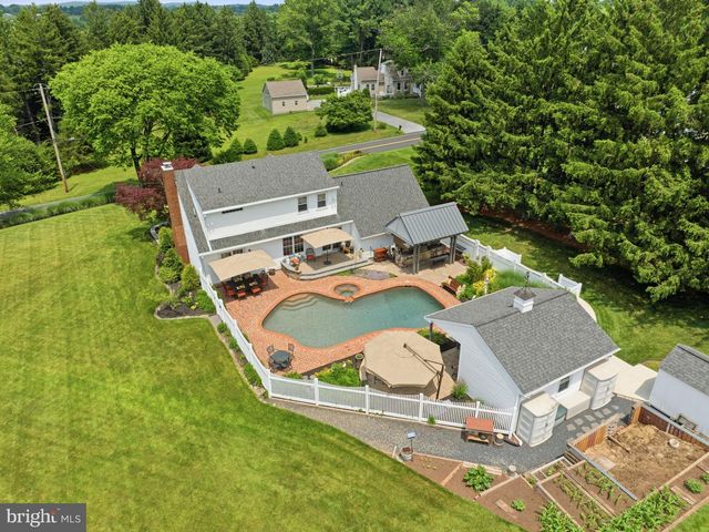 63 W LINFIELD TRAPPE RD, Royersford, PA 19468