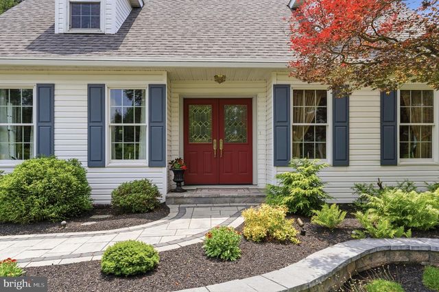 63 W LINFIELD TRAPPE RD, Royersford, PA 19468