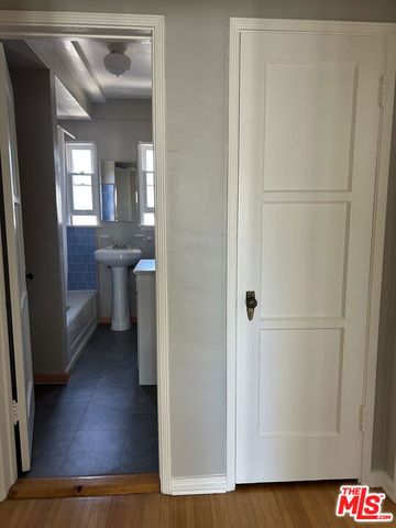 4054 Madison Avenue E, Culver City, CA 90232