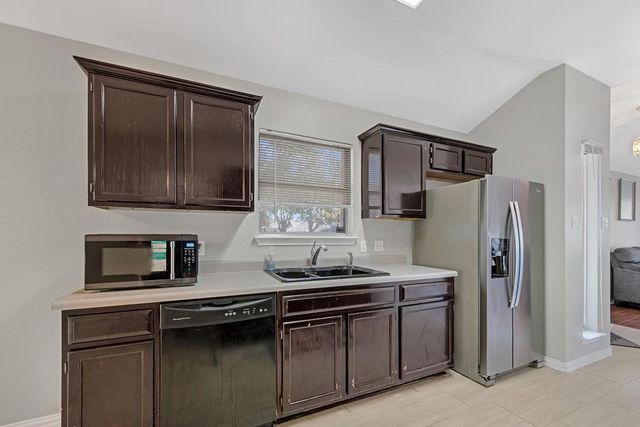 1001 Apple Cross DR, Pflugerville, TX 78660