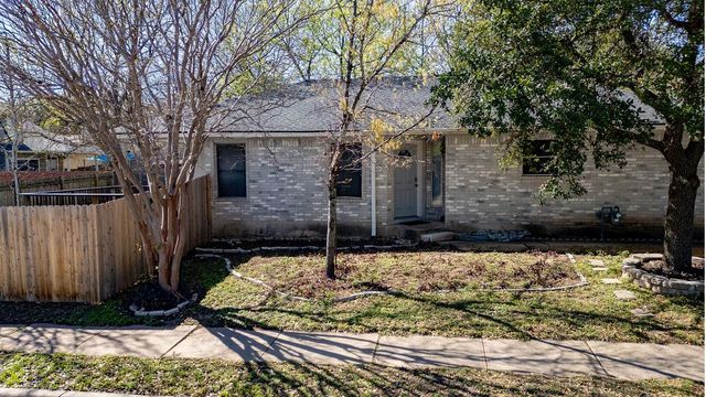1001 Apple Cross DR, Pflugerville, TX 78660