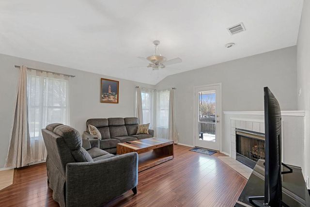 1001 Apple Cross DR, Pflugerville, TX 78660