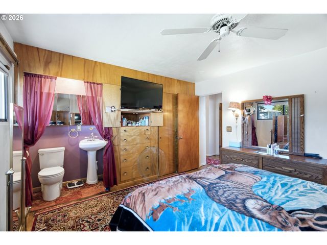 2045 TUALATIN St, St Helens, OR 97051