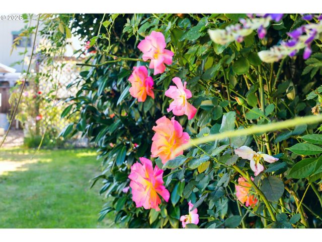 2045 TUALATIN St, St Helens, OR 97051