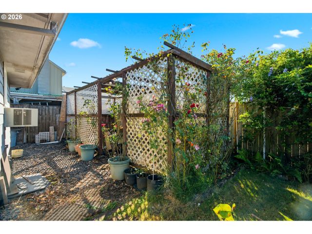2045 TUALATIN St, St Helens, OR 97051