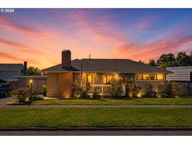 2045 TUALATIN St, St Helens, OR 97051
