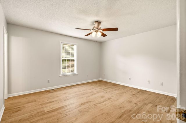 3892 Stoney Creek Drive, Lincolnton, NC 28092