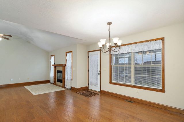 869 E Sparrow Road, Nixa, MO 65714