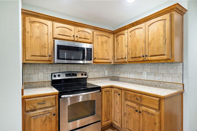 869 E Sparrow Road, Nixa, MO 65714