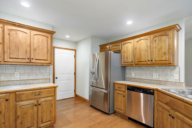 869 E Sparrow Road, Nixa, MO 65714