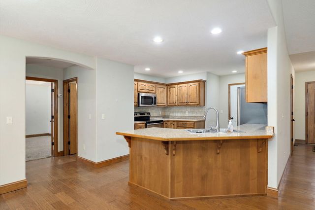 869 E Sparrow Road, Nixa, MO 65714