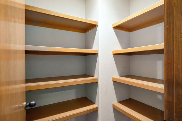 869 E Sparrow Road, Nixa, MO 65714