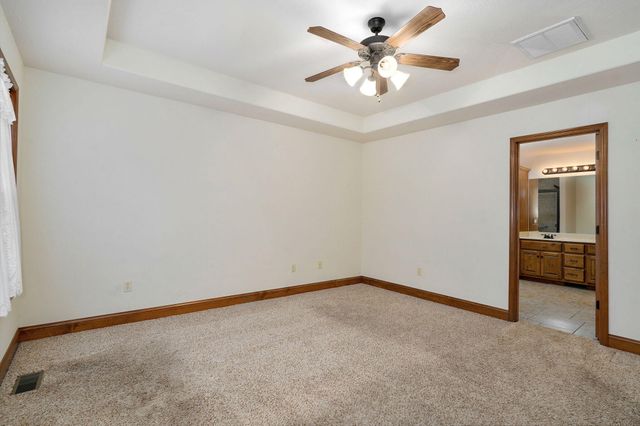 869 E Sparrow Road, Nixa, MO 65714