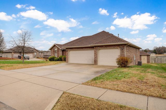 869 E Sparrow Road, Nixa, MO 65714