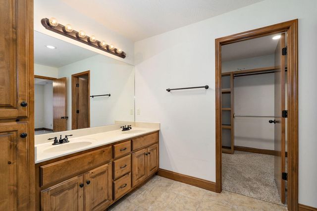 869 E Sparrow Road, Nixa, MO 65714