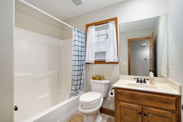 869 E Sparrow Road, Nixa, MO 65714