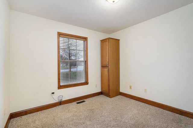 869 E Sparrow Road, Nixa, MO 65714