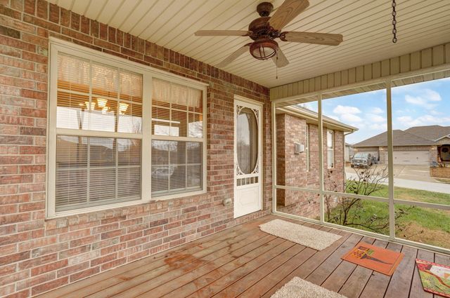 869 E Sparrow Road, Nixa, MO 65714