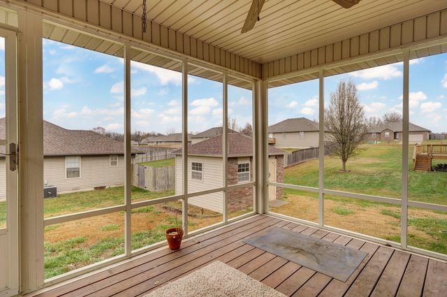 869 E Sparrow Road, Nixa, MO 65714