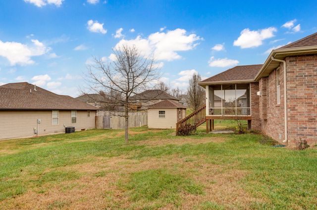 869 E Sparrow Road, Nixa, MO 65714