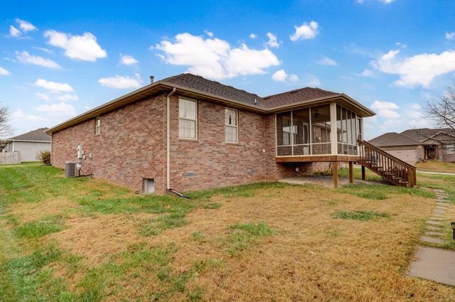 869 E Sparrow Road, Nixa, MO 65714