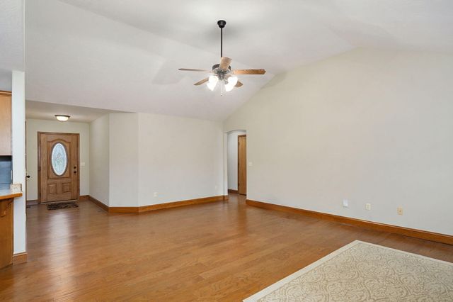 869 E Sparrow Road, Nixa, MO 65714