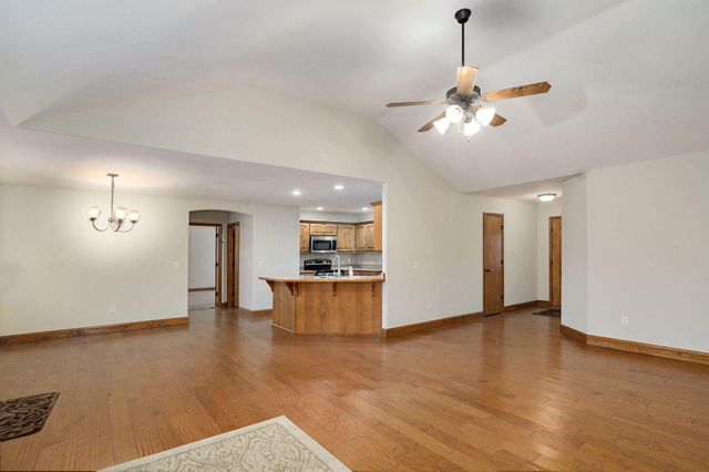 869 E Sparrow Road, Nixa, MO 65714