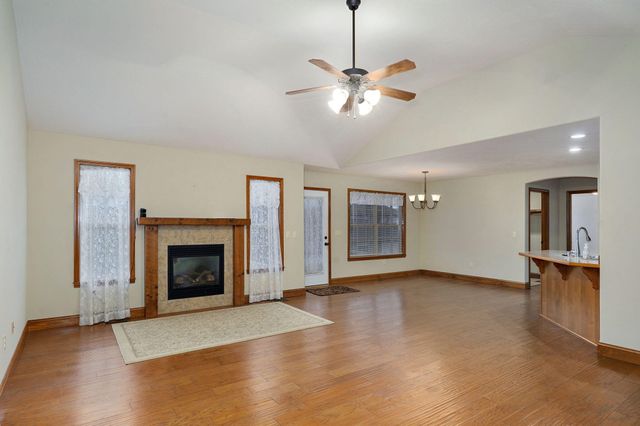 869 E Sparrow Road, Nixa, MO 65714