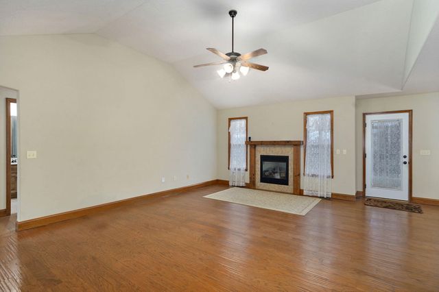 869 E Sparrow Road, Nixa, MO 65714