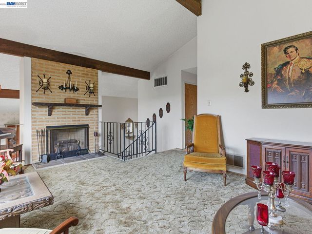 836 Hawthorne Dr, Rodeo, CA 94572