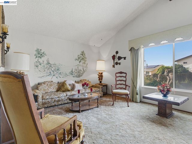 836 Hawthorne Dr, Rodeo, CA 94572