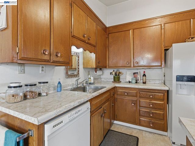 836 Hawthorne Dr, Rodeo, CA 94572