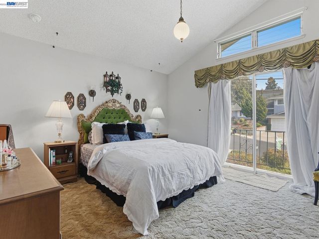 836 Hawthorne Dr, Rodeo, CA 94572