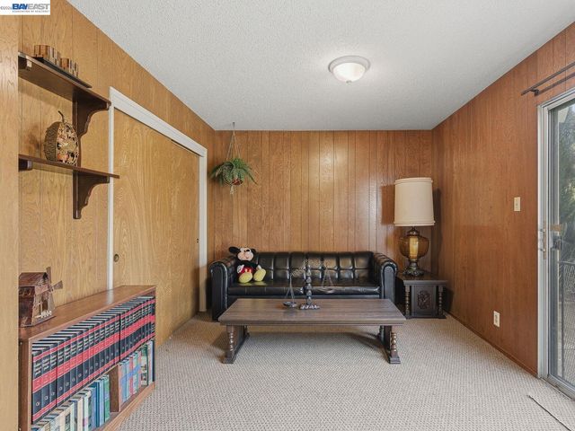 836 Hawthorne Dr, Rodeo, CA 94572