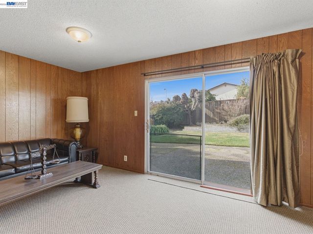 836 Hawthorne Dr, Rodeo, CA 94572