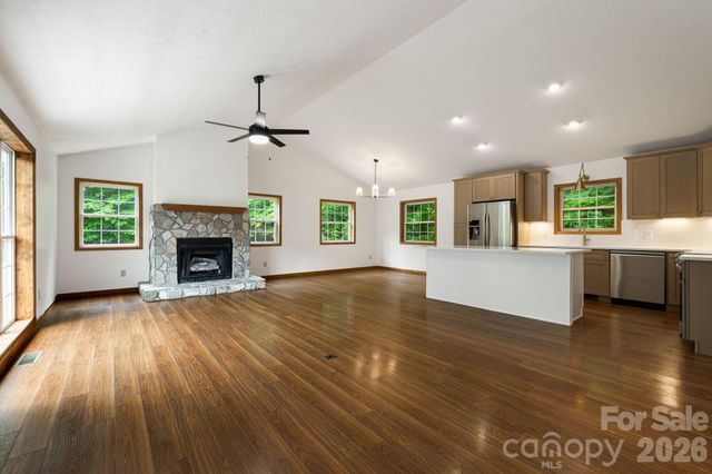 100 Woven Cloud Lane, Waynesville, NC 28785