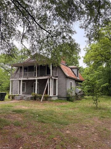1611 Meadow Road, Eden, NC 27288