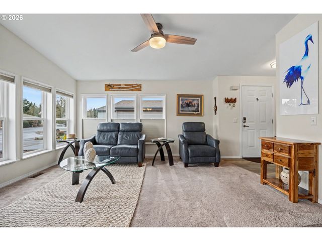 2120 ROBINS Ln 170, Salem, OR 97306