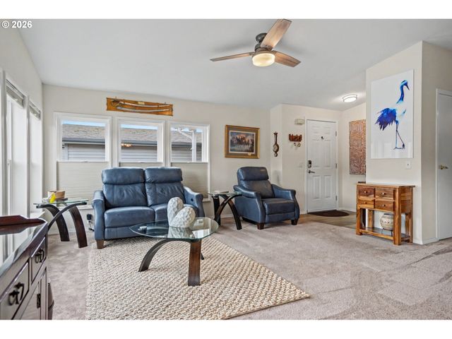 2120 ROBINS Ln 170, Salem, OR 97306