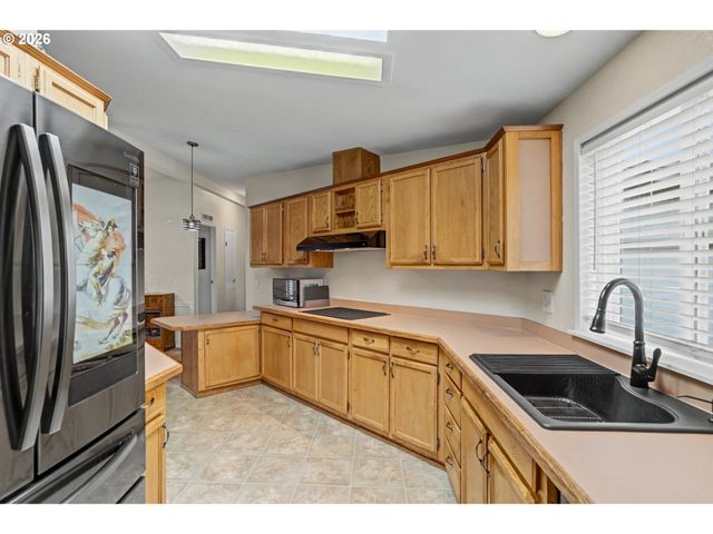 2120 ROBINS Ln 170, Salem, OR 97306