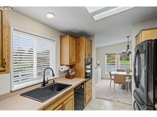 2120 ROBINS Ln 170, Salem, OR 97306